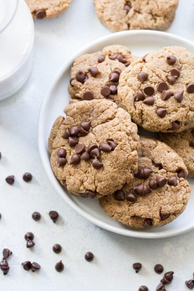 Soft Paleo & Vegan Chocolate Chip Cookies - The Paleo Running Momma