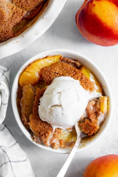 Paleo & Vegan Peach Cobbler {GF, DF} | Paleo Running Momma