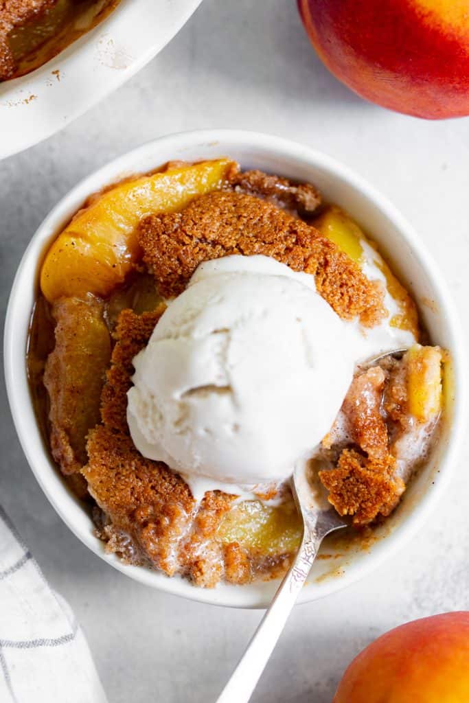 Paleo & Vegan Peach Cobbler {GF, DF} | Paleo Running Momma