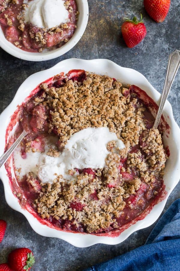 Paleo & Vegan Strawberry Crumble {Gluten free, Dairy Free}