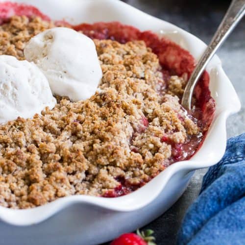 Paleo & Vegan Strawberry Crumble {Gluten free, Dairy Free}