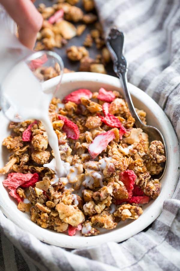 Crunchy Grain Free Granola With Strawberries Paleo Vegan The Paleo Running Momma 4239