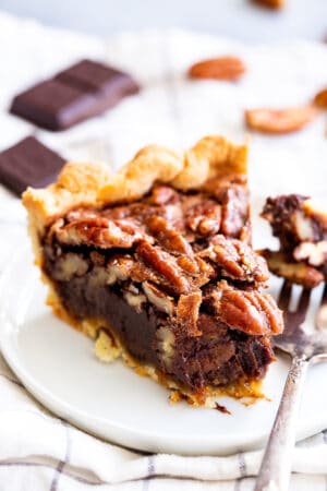 Chocolate Pecan Pie {Paleo, GF, DF} - The Paleo Running Momma