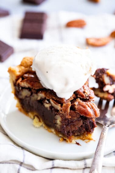 Chocolate Pecan Pie {Paleo, GF, DF} - The Paleo Running Momma