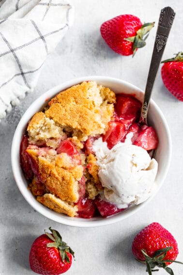 Strawberry Cobbler {Paleo, Vegan} - The Paleo Running Momma