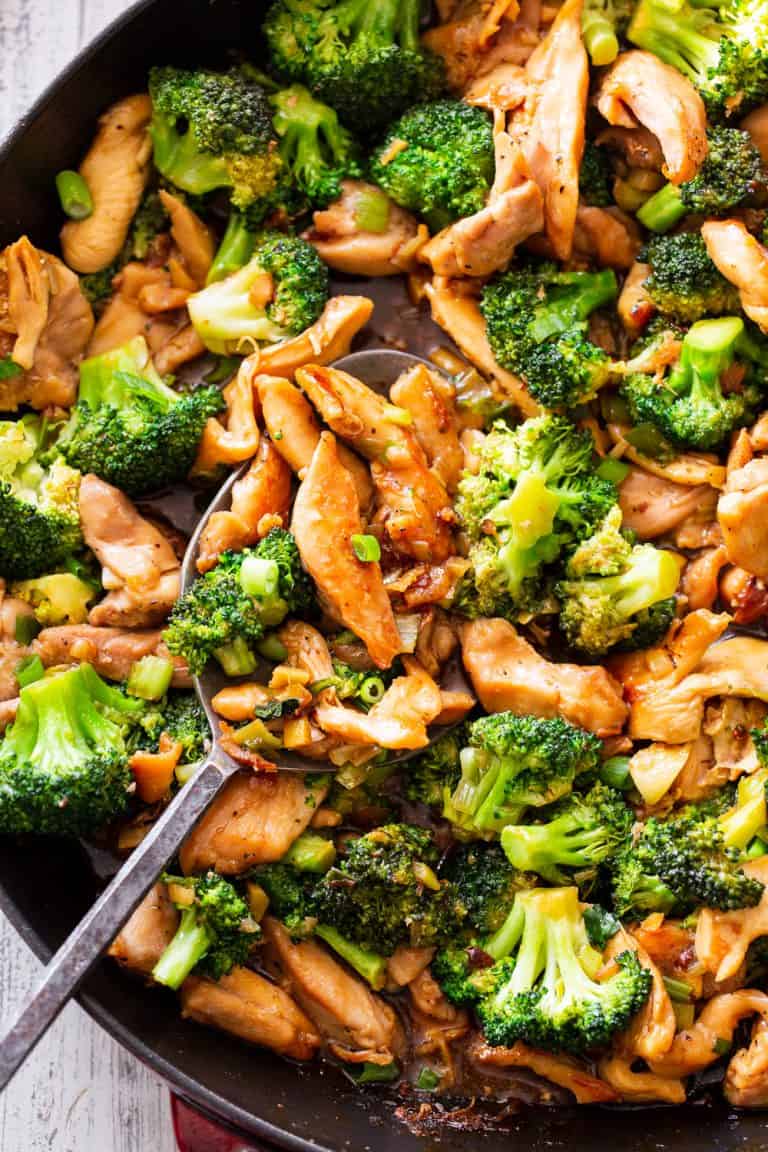 Paleo Chicken and Broccoli Stir Fry {Whole30, Keto}