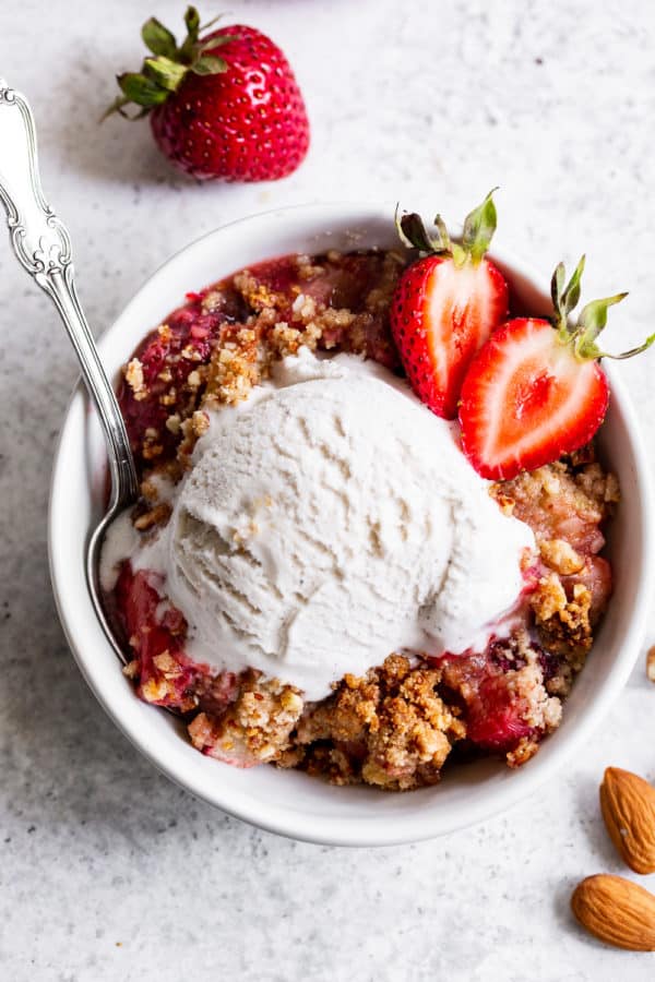 Strawberry Rhubarb Crisp {Paleo, Vegan} - The Paleo Running Momma