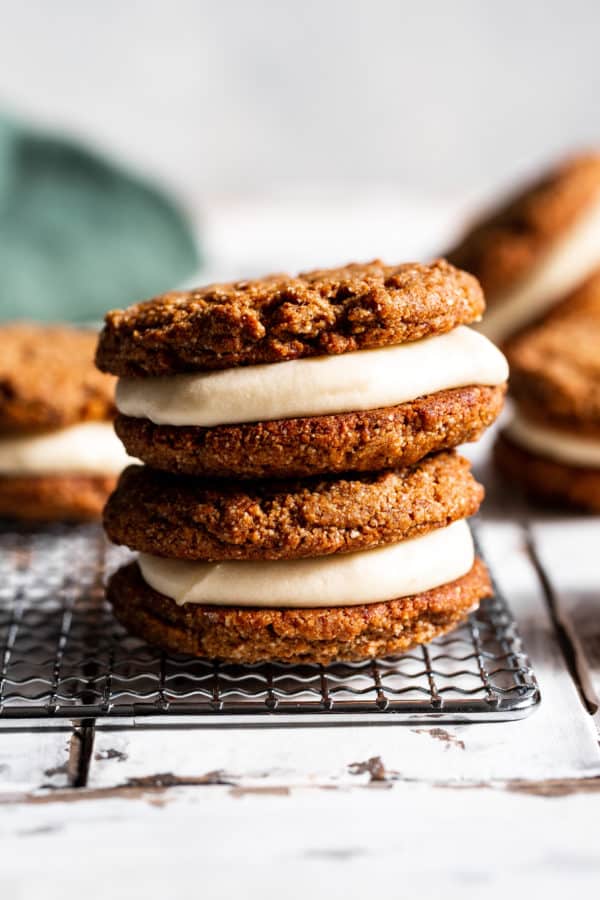 Paleo Oatmeal Creme Pies {Vegan} - The Paleo Running Momma